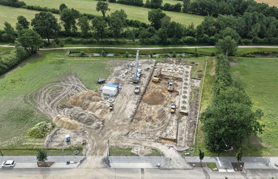 Startschuss für den Hochbau: Erste Fertigteil-Fundamente für BRICK.SPACE gesetzt