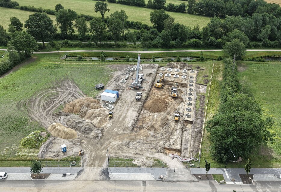 Startschuss für den Hochbau: Erste Fertigteil-Fundamente für BRICK.SPACE gesetzt